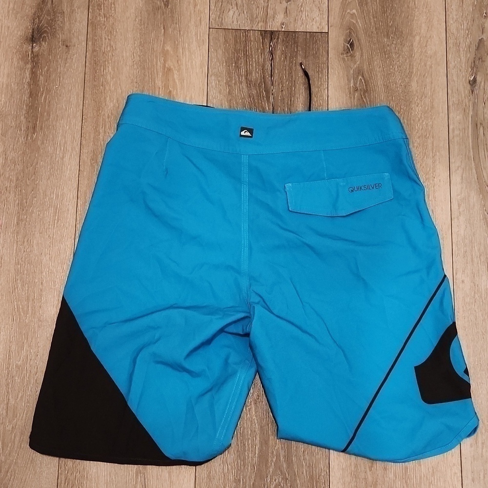 Quicksilver Shorts - Picture 5 of 6